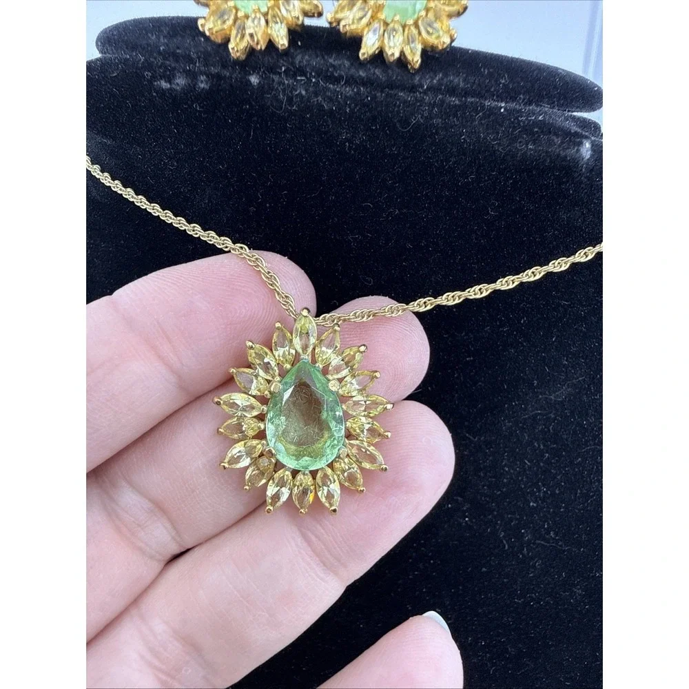 Vintage Nolan Miller Green Rhinestone Flower Pendant Necklace 16